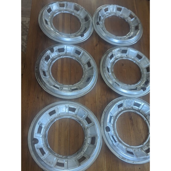 VW Trim Rings AND Hubcaps. 6 Trim Rings & 5 Hubcaps. Rings = 321.601.155.BYDM - Picture 13 of 16